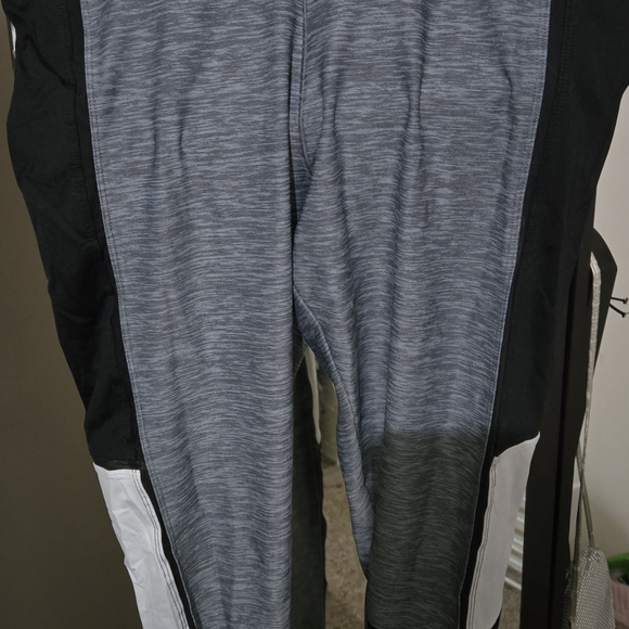 Gently  used  women's  clothing - Picture 6 of 6